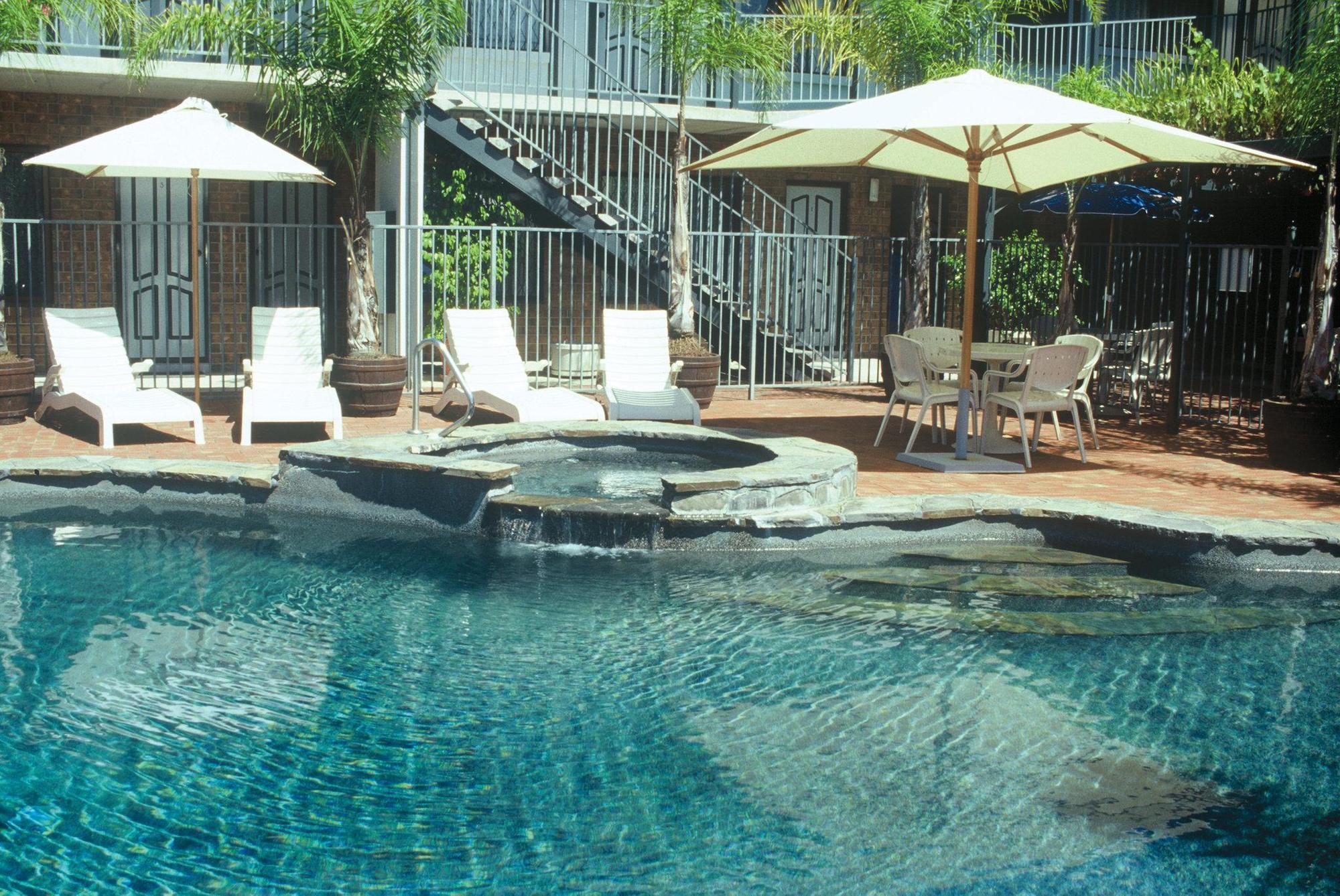 Мотель Ibis Styles Adelaide Manor Екстер'єр фото
